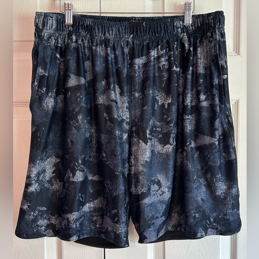 EUC Men’s Athletic Works Black and Gray Camo Athletic Shorts. Size L(36-38)